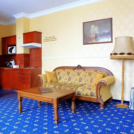 Schloss 3* ツェーデニック