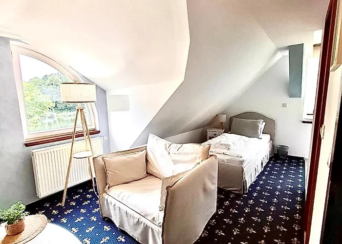 Schloss 3* ツェーデニック